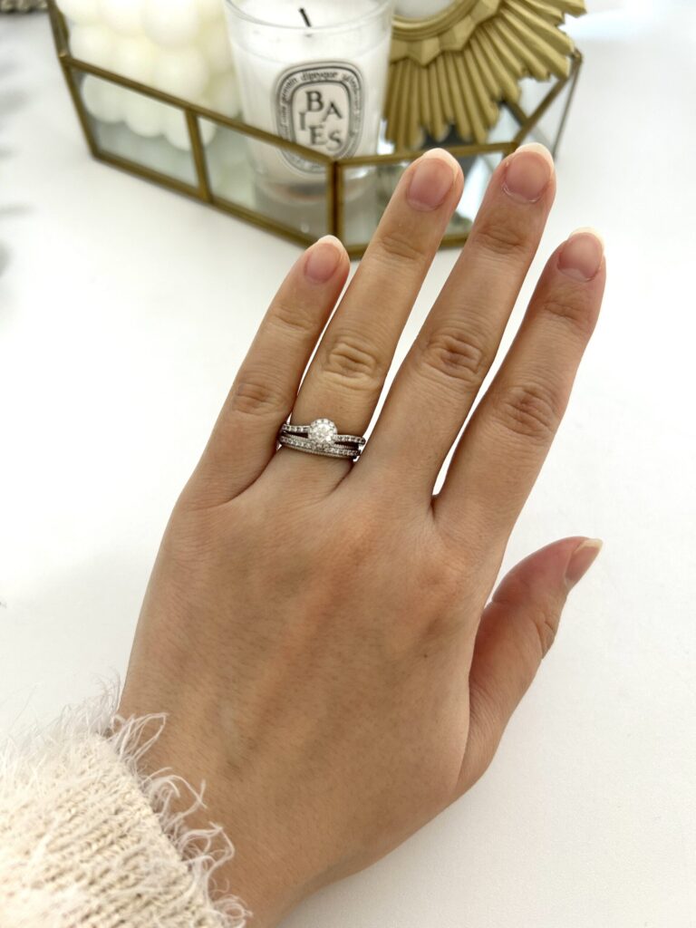 実際使用している婚約指輪と結婚指輪の写真